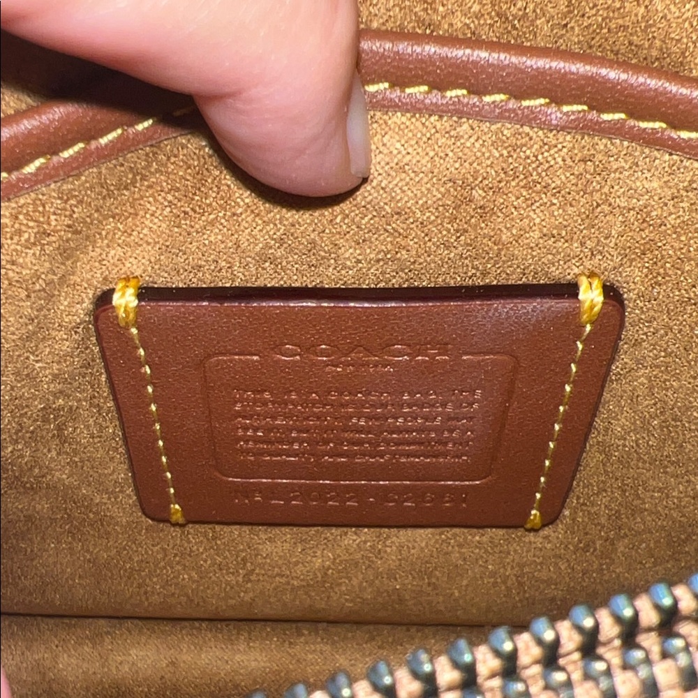 Beat Shoulder Bag 18 In Colorblock With Rivets - Picture 7 of 9